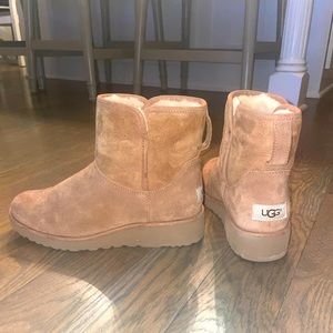 TAN/BROWN UGG BOOTS